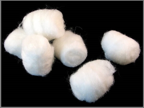 لماذا يوضع القطن للميت في فمه وأذنيه